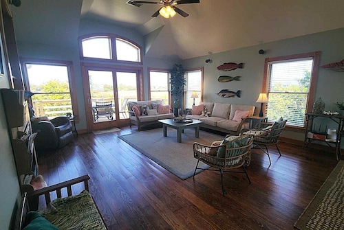Bandit's Bungalow:  Pet friendly, marsh and pond views, decks, screened porch