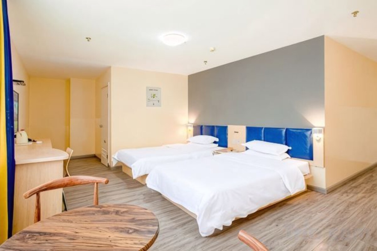 Standard Room (2 Beds)