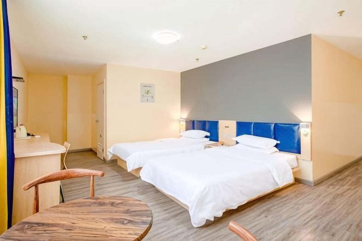 Standard Room (2 Beds)