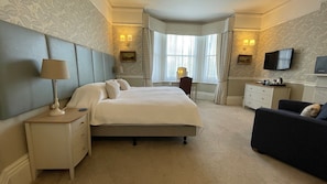Premium-Doppel- oder -Zweibettzimmer, mit Bad | Hochwertige Bettwaren, individuell dekoriert, individuell eingerichtet