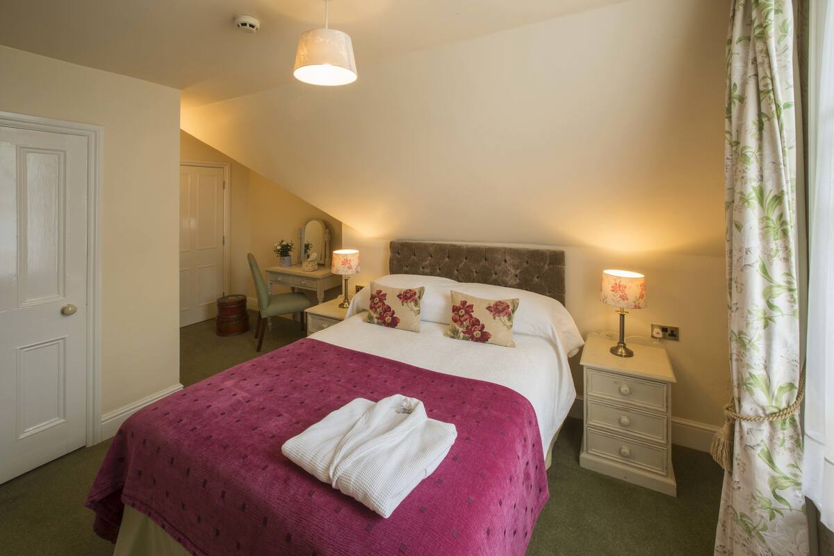 Superior Double Room, Ensuite | Premium bedding, individually decorated, individually furnished