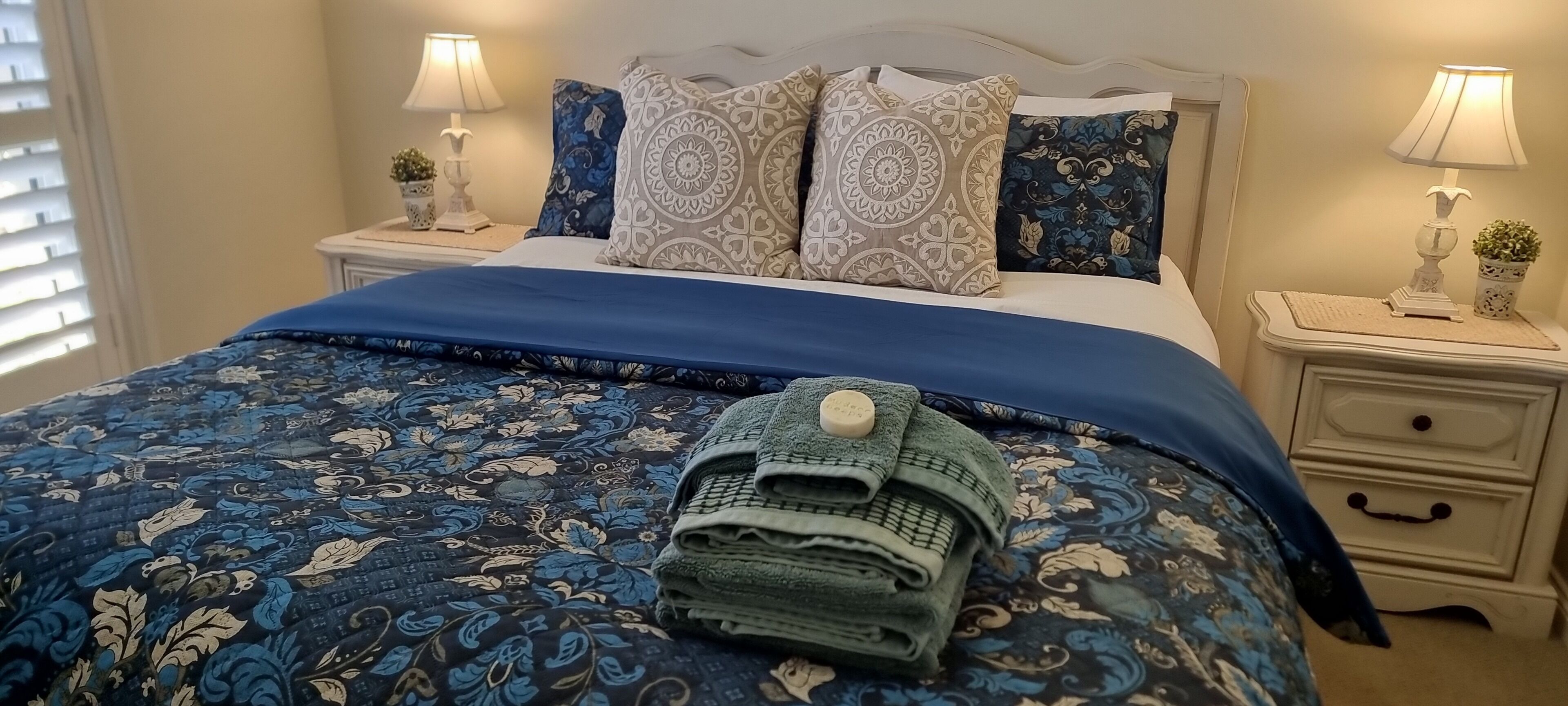 2 bedrooms, iron/ironing board, WiFi, bed sheets