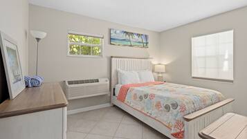 StrykjÀrn/strykbrÀda, gratis wi-fi och sÀngklÀder