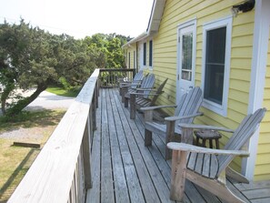Terrace/patio - Miss Elecia Garrish Home: Dog friendly, centrally located (Ocracoke)