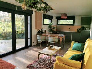 Casa superior | Cocina privada | Frigorífico, microondas, horno y placa de cocina