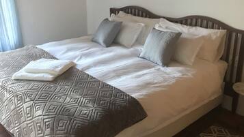 Cottage, 3 Bedrooms, Mountain View (The Traveller's Cottage) | 3 bedrooms, premium bedding, iron/ironing board, free cribs/infant beds