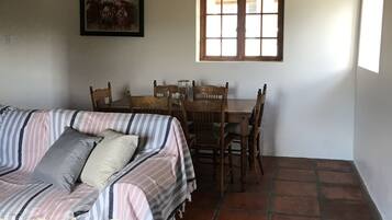 Cottage, 3 Bedrooms, Mountain View (The Traveller's Cottage) | Ruang tamu | TV skrin rata, filem berbayar