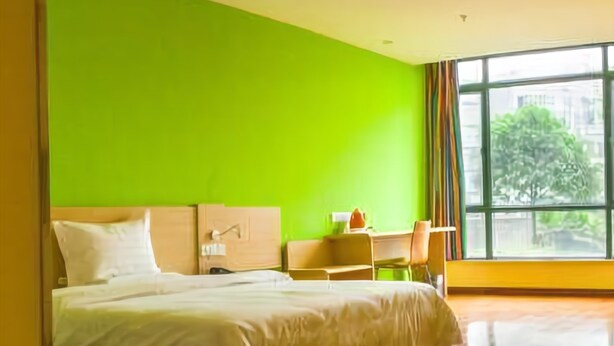 Unclassified image, 1 of 17, button - 7 Days Inn (Leshan)