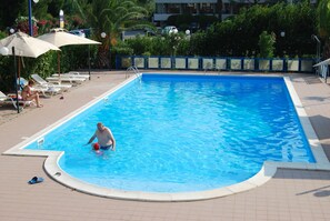 Outdoor pool - Dakar Living Hotel (Vasto)