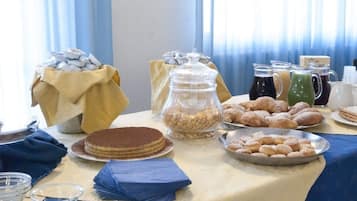 Free daily buffet breakfast