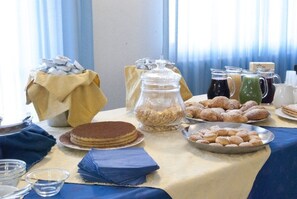 Free daily buffet breakfast - Dakar Living Hotel (Vasto)