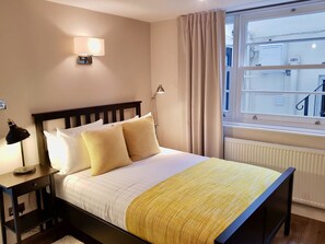 2 bedrooms - Stunning 2 Bed Ensuites Flat in Victoria - Zone 1 (London)