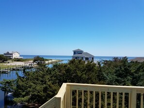 Property grounds - Carolina Winds:  Dog friendly, hot tub, dock, access to Pamlico Sound. (Ocracoke)