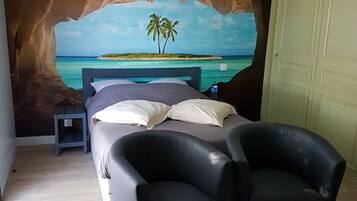 Comfort Double Room, Private Bathroom (Oasis) | 1 bedroom, premium bedding, blackout drapes, soundproofing