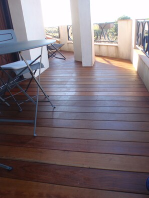 Dobbeltrom – comfort, privat bad (Océan) | Terrasse/patio