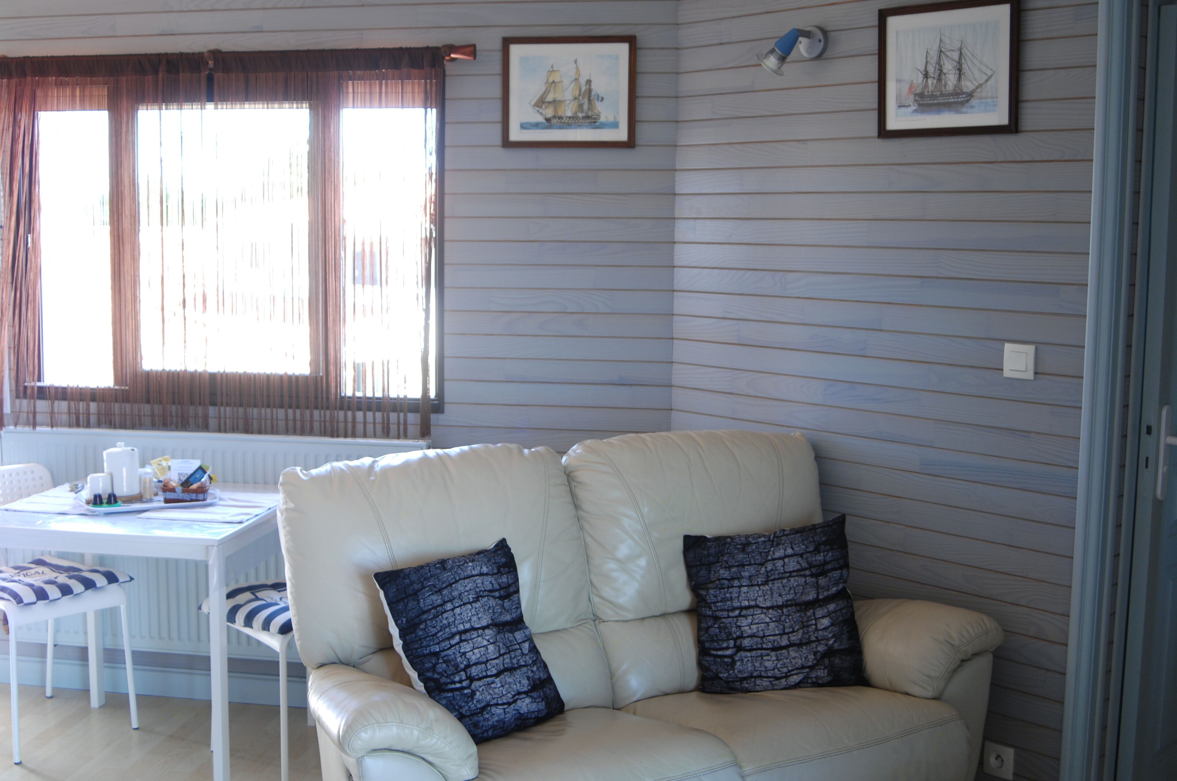 舒适双人房, 私人浴室 (Océan) | 起居区 | 平板电视