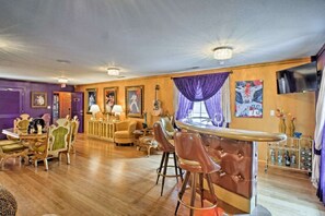 Penthouse có thiết kế đặc trưng, 2 phòng ngủ, bếp, tầng Executive | Khu vực ăn uống tại phòng