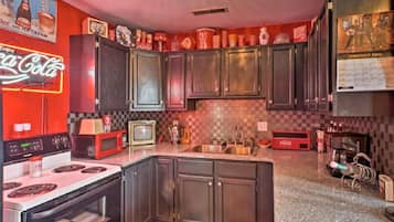 Signature Penthouse, 2 Bedrooms, Kitchen, Executive Level | Private kitchen | Full-sized fridge, microwave, oven, stovetop