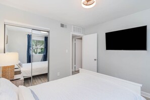 2 室のベッドルーム、WiFi (無料)、ベッドシーツ