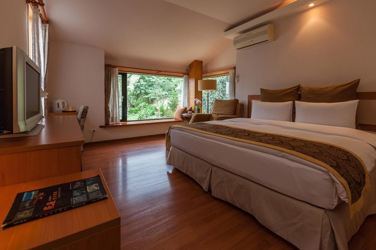 Chambre Confort | Couette en duvet d'oie, surmatelas, bureau, rideaux occultants