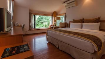 Chambre Confort | Couette en duvet d'oie, surmatelas, bureau, rideaux occultants