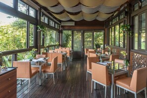 Restaurant - Crossing The Rainbow Bridge B&B (Xiulin)