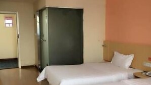 Room - 7 Days Inn (Nanchang)