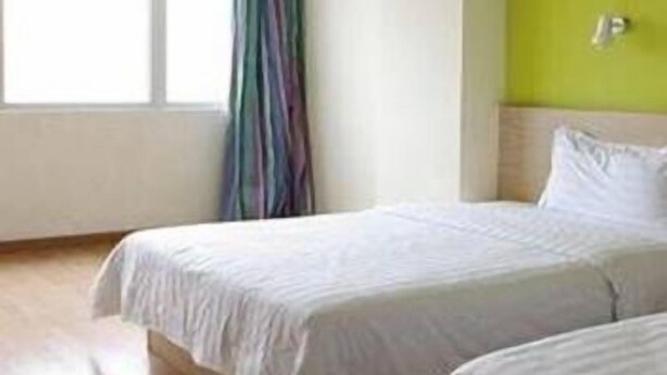 Room - 7 Days Inn (Nanchang)