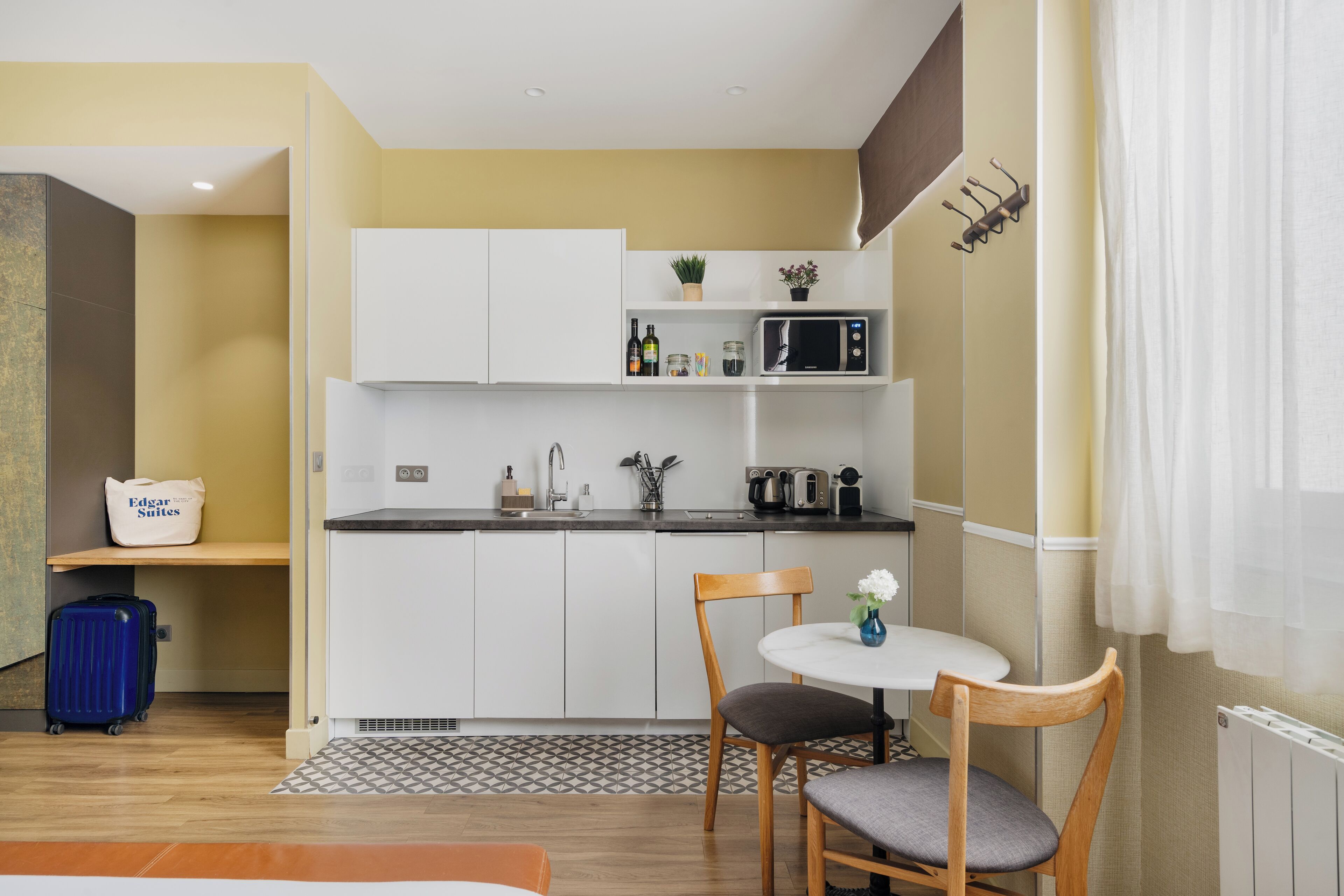 studio, ensuite (spacieux 2) | private kitchen | fridge, microwave, stovetop, espresso maker