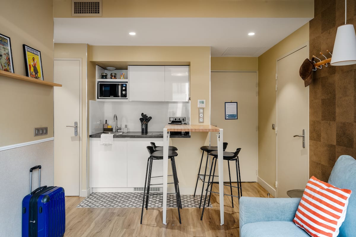 comfort apartment, ensuite (une chambre) | private kitchen | fridge, microwave, stovetop, espresso maker
