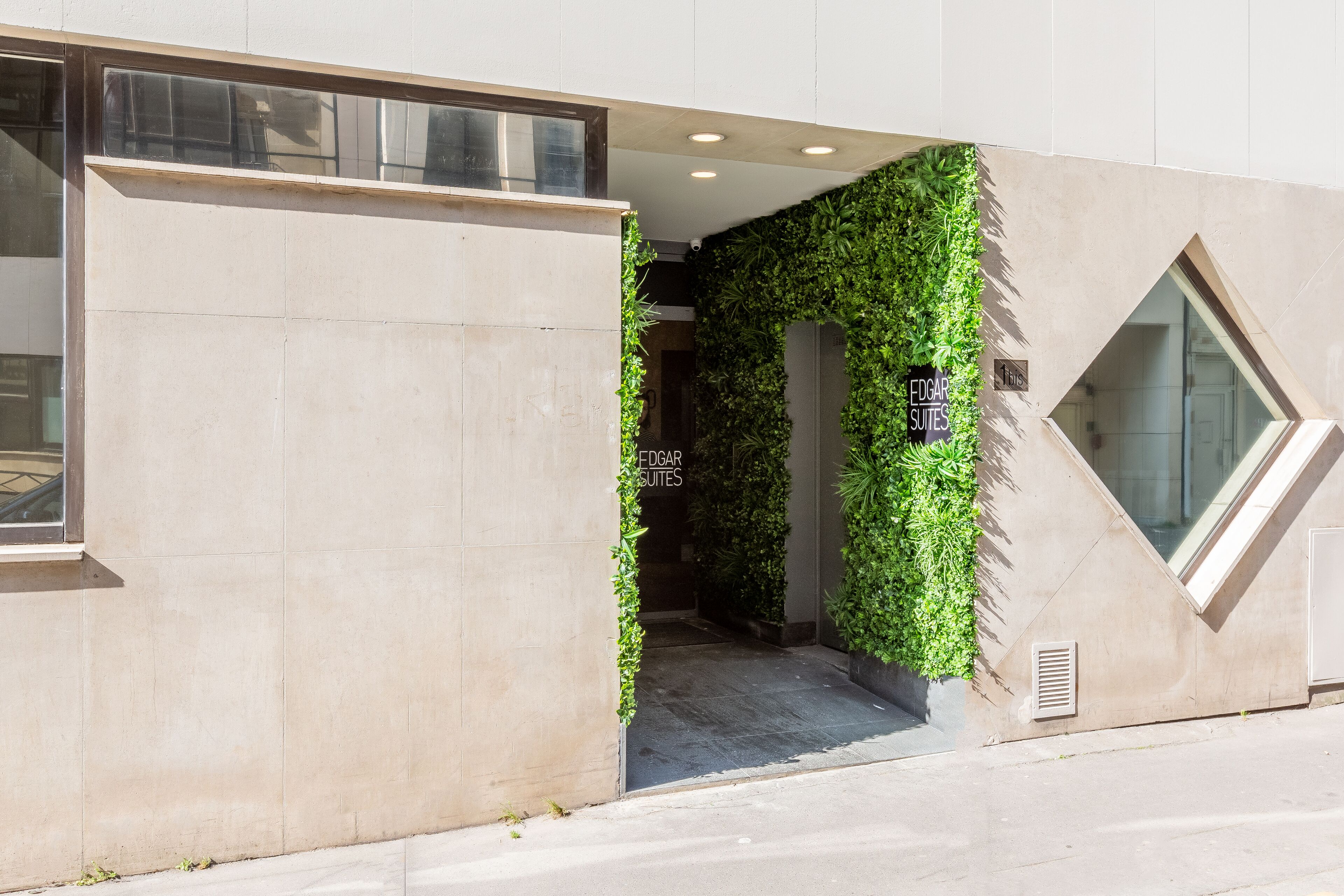 Aparcamiento sin asistencia (30 EUR por noche)