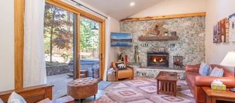 Spring Deals! Large fenced yard with Hot Tub, Serene and quiet.