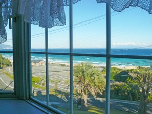 Habitación básica con 2 camas individuales, 6 habitaciones, para no fumadores, junto a la playa | Escritorio y wifi gratis 