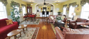 Olde Ocracoke Church: Let og luftig byder smukke kunstner indretning.