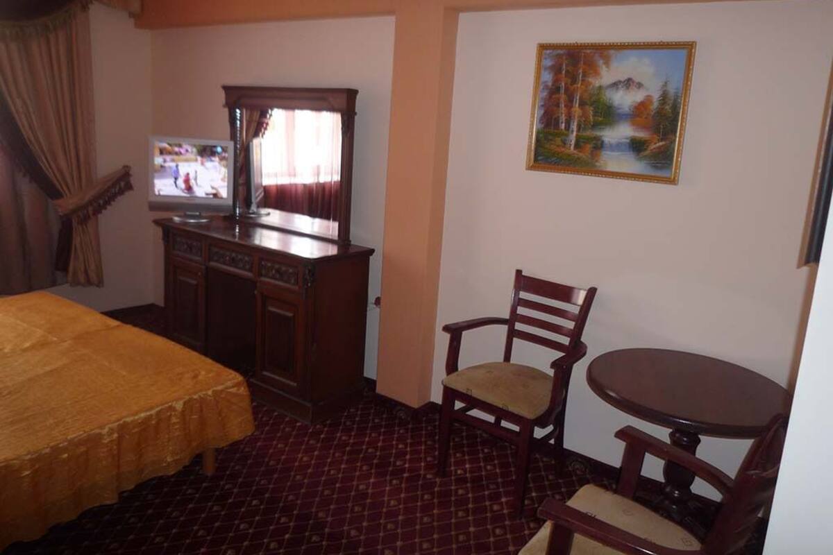 Triple Room | Desk, soundproofing, rollaway beds, free WiFi