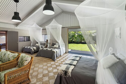 The Oyster Barn Beach House Retreat  Family friendly, Large Accommodation