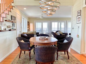 المنشأة من الداخل