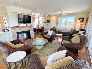 TV, fireplace
