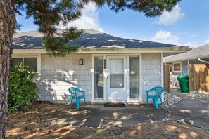 Exterior - Sandpiper`s Perch - Walk to Beach (Virginia Beach)