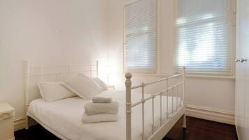 Iron/ironing board, WiFi, bed sheets