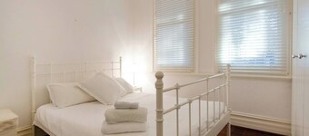 Gorgeous central Subiaco cottage - walk to Kings Park, cafes, restaurants, train