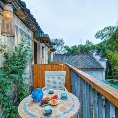 Kaiyuan Hotel · Seabirds