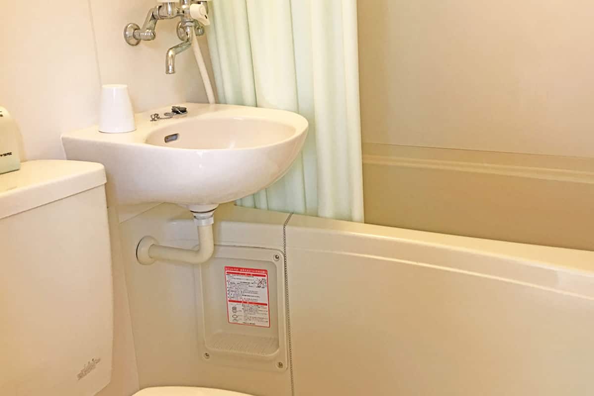 Bathroom sink