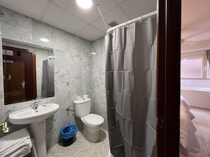 Double or Twin Room | Bathroom
