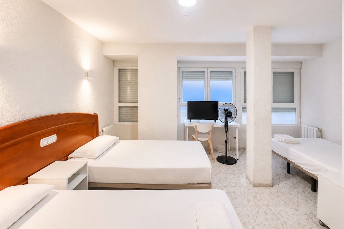 Triple Room | Desk, bed sheets