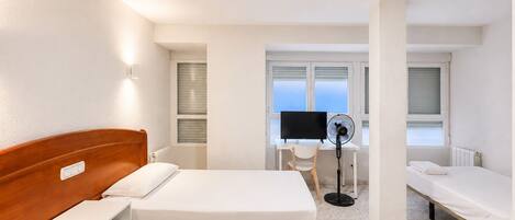 Triple Room | Desk, bed sheets