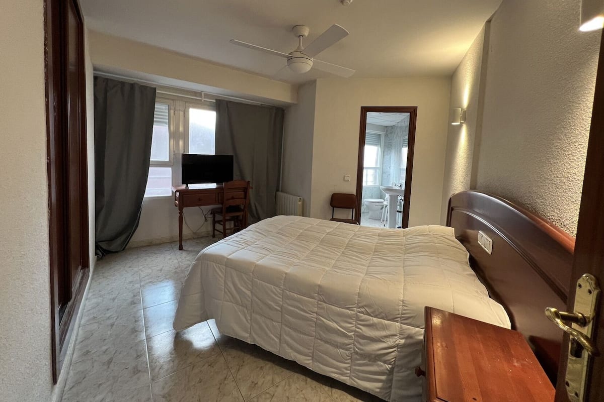Desk, bed sheets