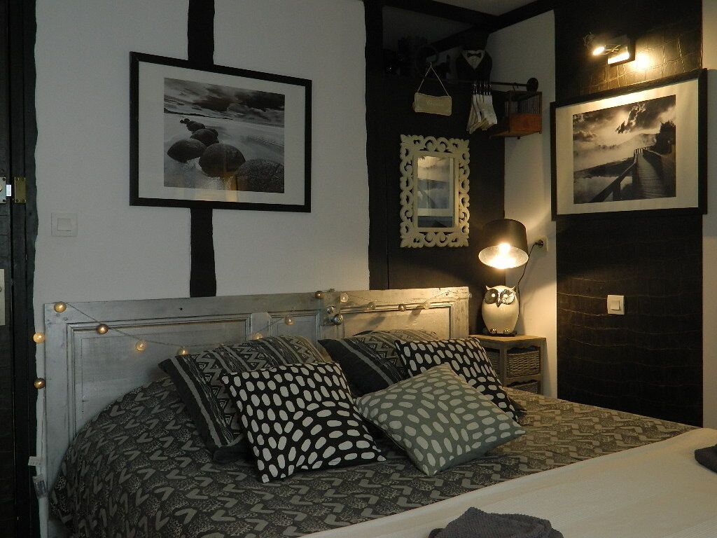 Double Room (Noire) | Individually decorated, individually furnished, desk, free WiFi