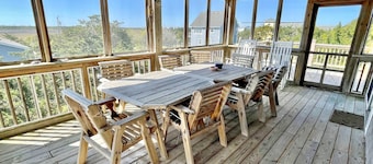 Last Clear Chance: Spectacular spacious home, pool table