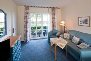 Phòng đôi cơ bản, tầng trệt | Khu phòng khách | TV màn hình phẳng 